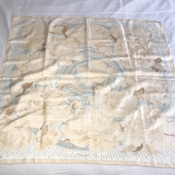 ✨Hermès “Le Piviones” silk scarf✨ - Picture 11 of 16